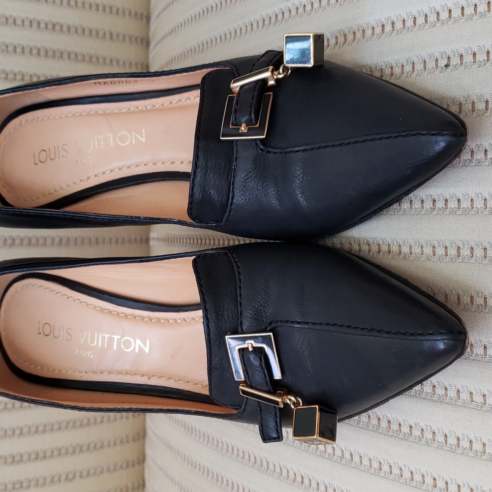 LOUIS VUITTON PUMPS WITH LV CUBE CHARM - Picture 4 of 11